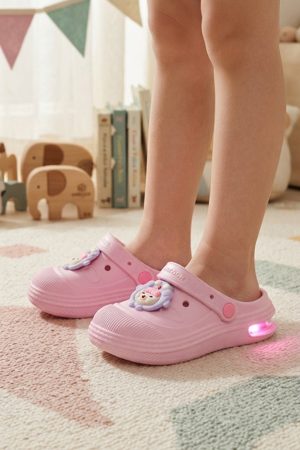 Pembe Günlük Sahil Plaj Havuz Kreş Işıklı Kız Çocuk Terlik & Sandalet